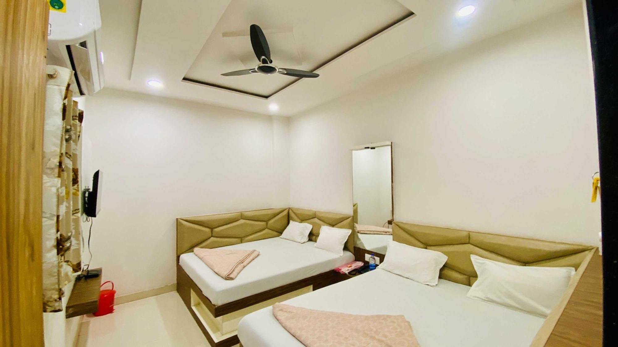 Hotel Gayatri Palace Godarpura Dış mekan fotoğraf
