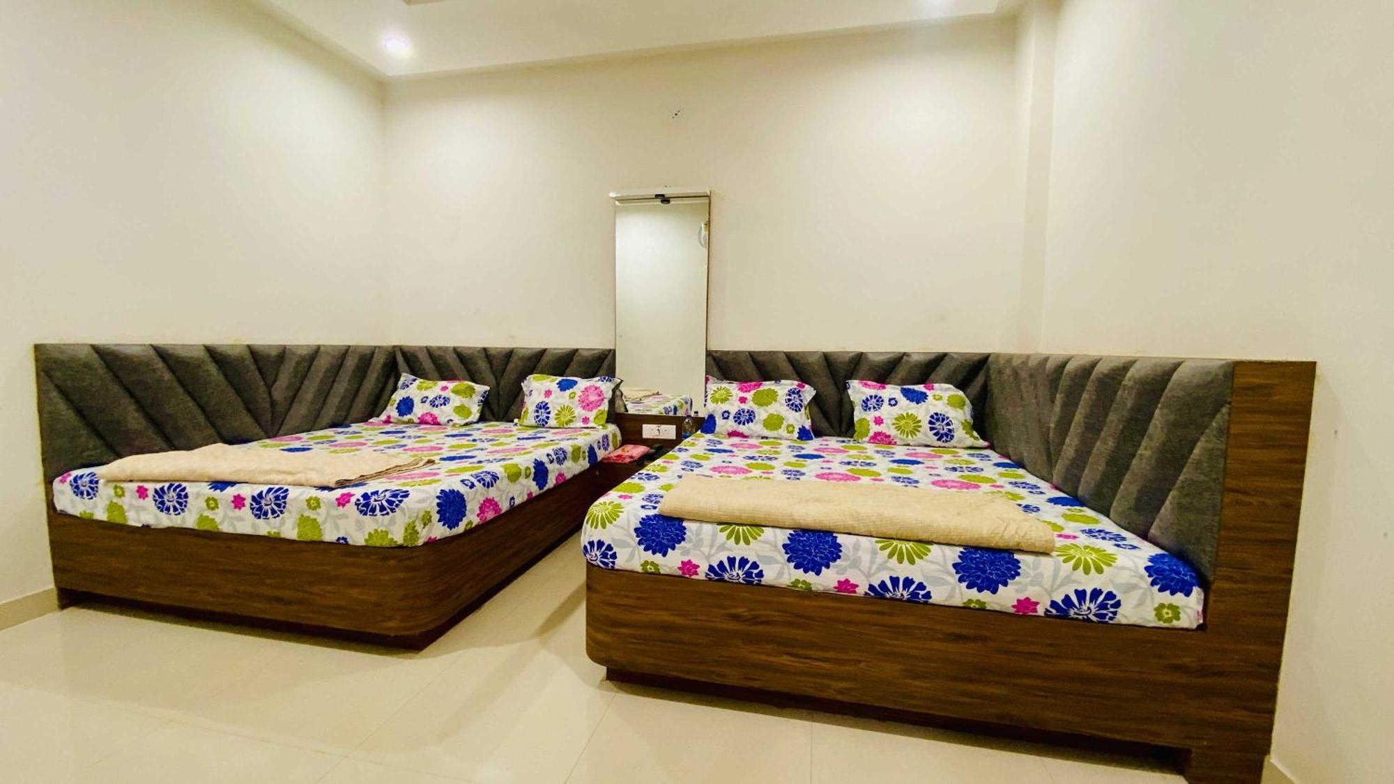 Hotel Gayatri Palace Godarpura Dış mekan fotoğraf