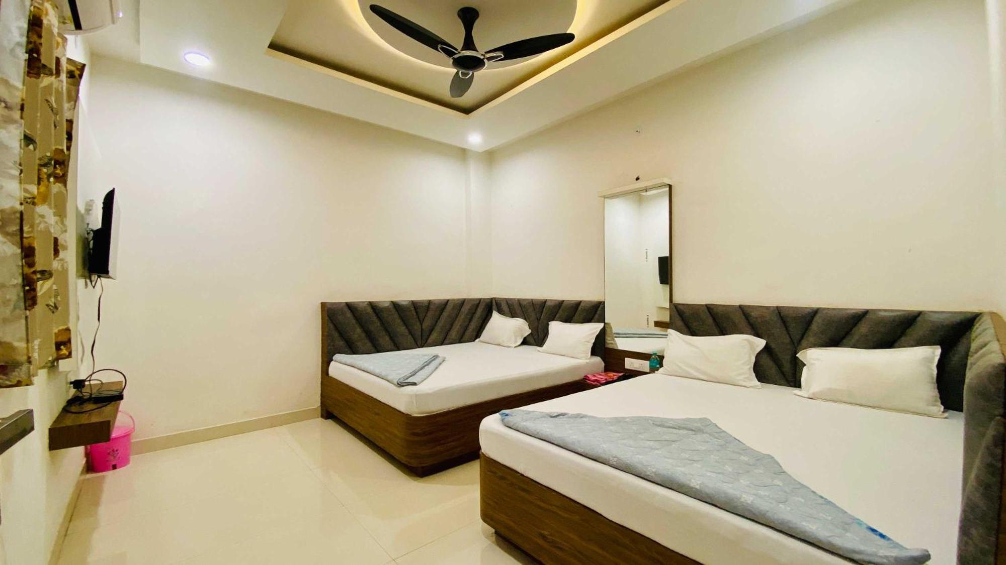 Hotel Gayatri Palace Godarpura Dış mekan fotoğraf