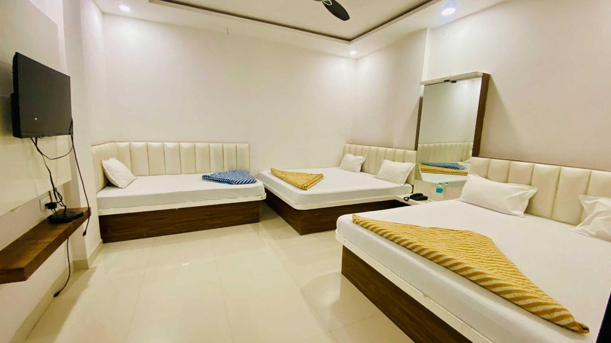 Hotel Gayatri Palace Godarpura Dış mekan fotoğraf