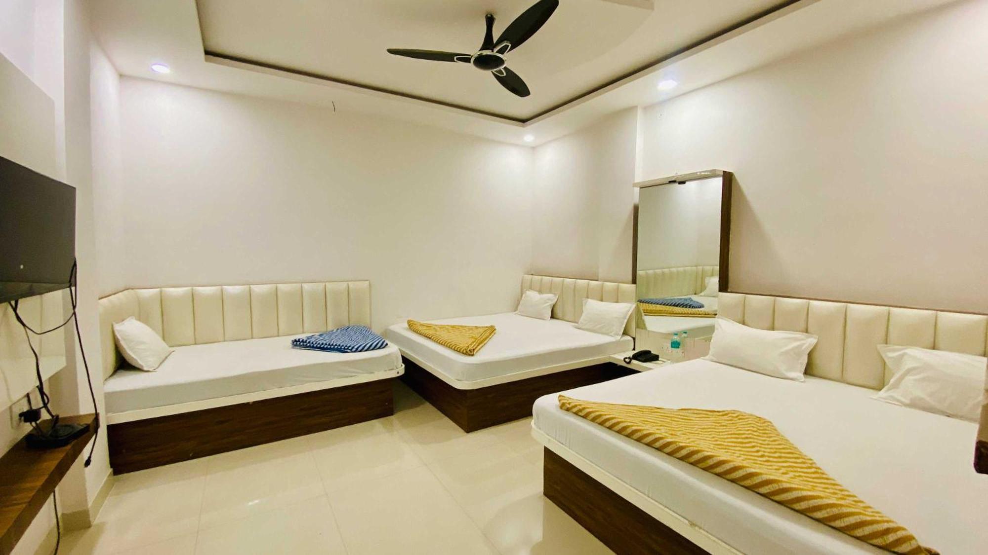 Hotel Gayatri Palace Godarpura Dış mekan fotoğraf