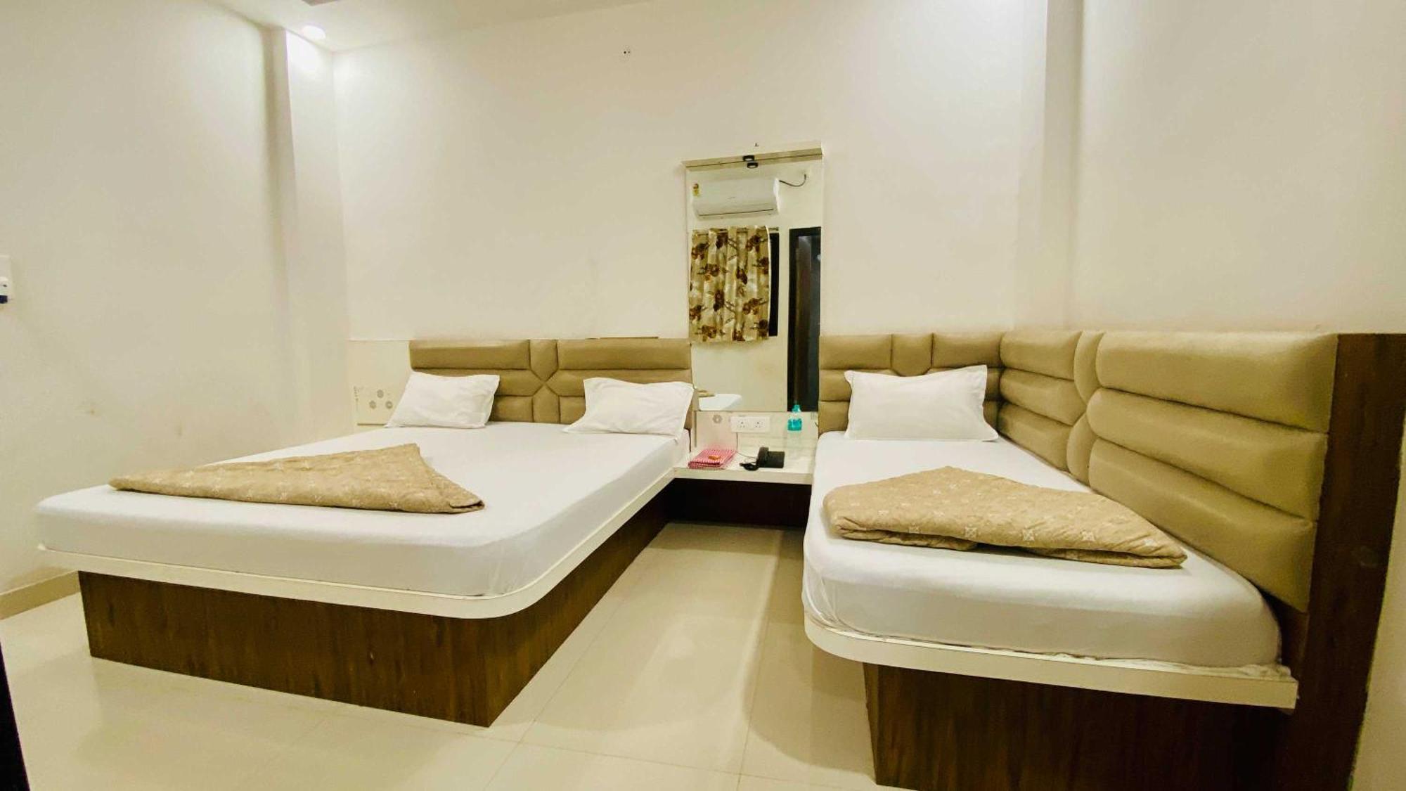 Hotel Gayatri Palace Godarpura Dış mekan fotoğraf