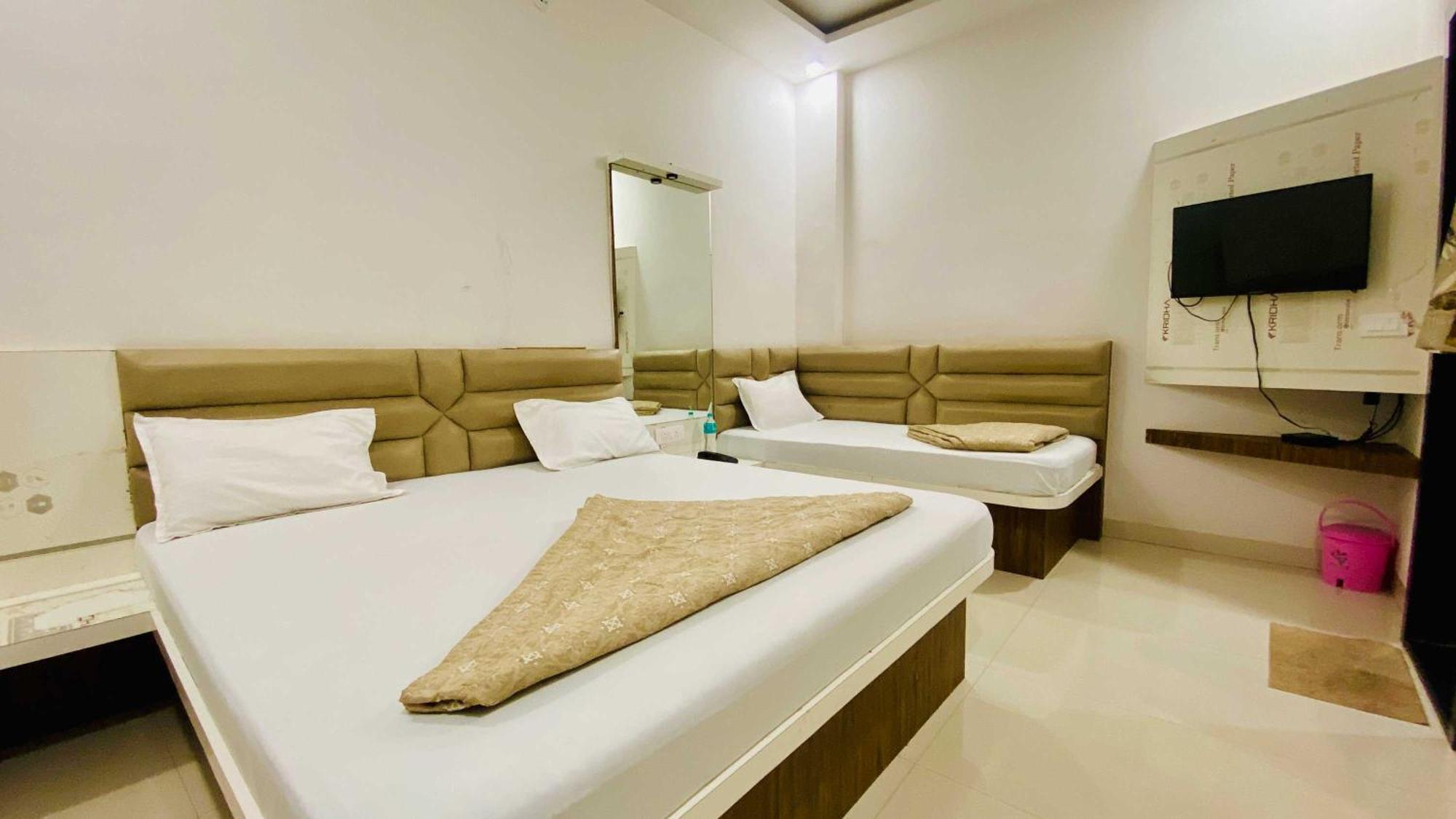 Hotel Gayatri Palace Godarpura Dış mekan fotoğraf