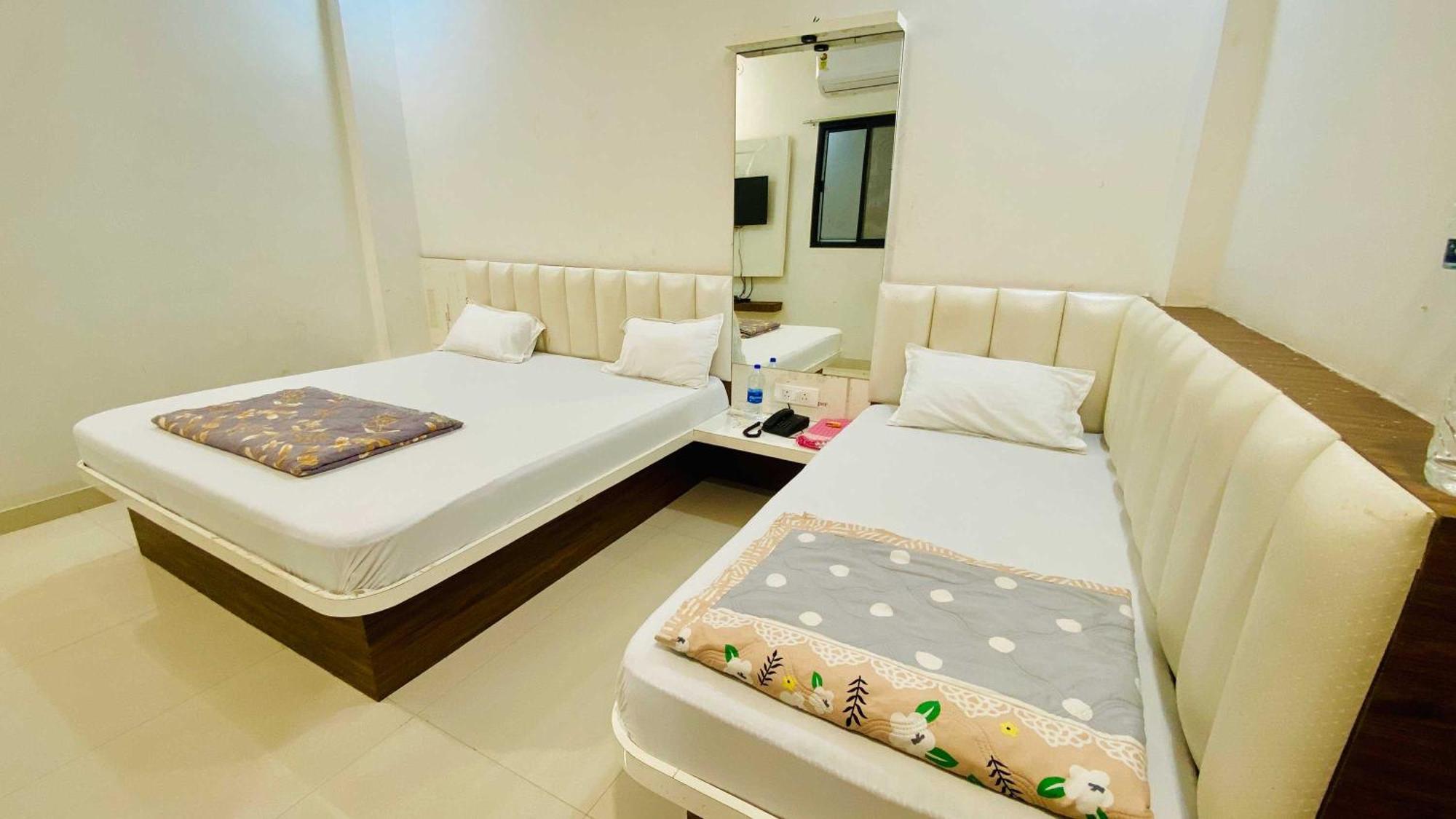 Hotel Gayatri Palace Godarpura Dış mekan fotoğraf